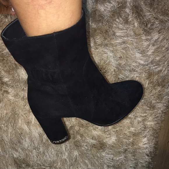 MICHAEL KORS NWT SUEDE CHAIN DETAILED HEEL BOOTIES SIZE 8 - Picture 3 of 9
